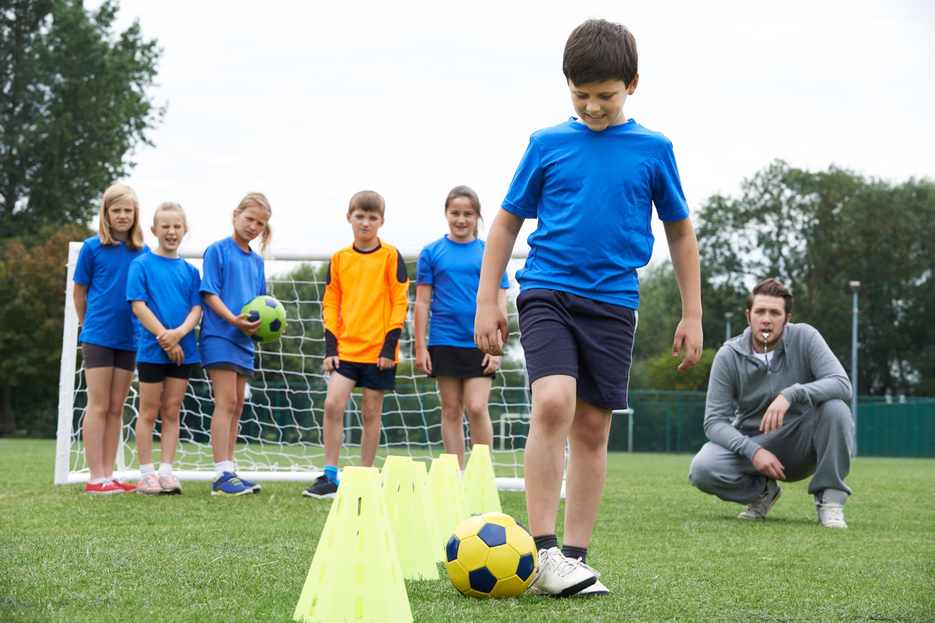 Entraîneur d'entraînement de football en plein air